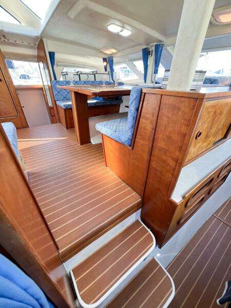 JOYRIDE 32ft TomCat Yacht For Sale
