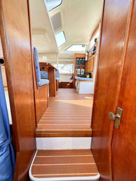 JOYRIDE 32ft TomCat Yacht For Sale