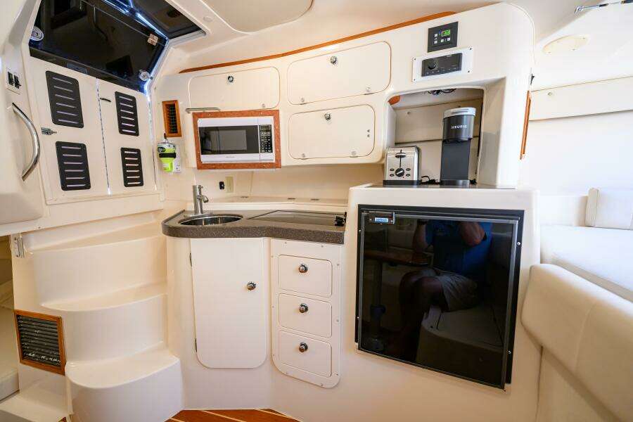 Sur Reel 33ft Grady White Yacht For Sale