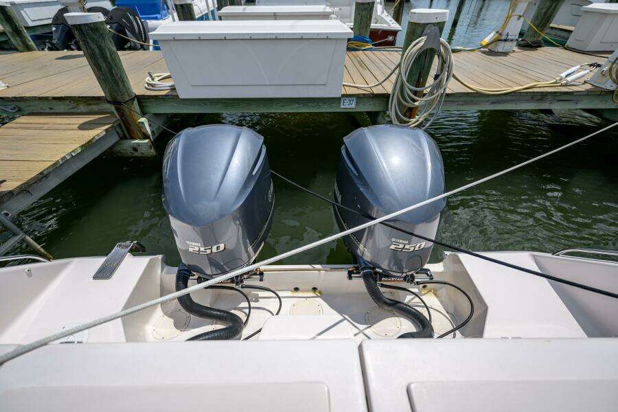 Sur Reel 33ft Grady White Yacht For Sale