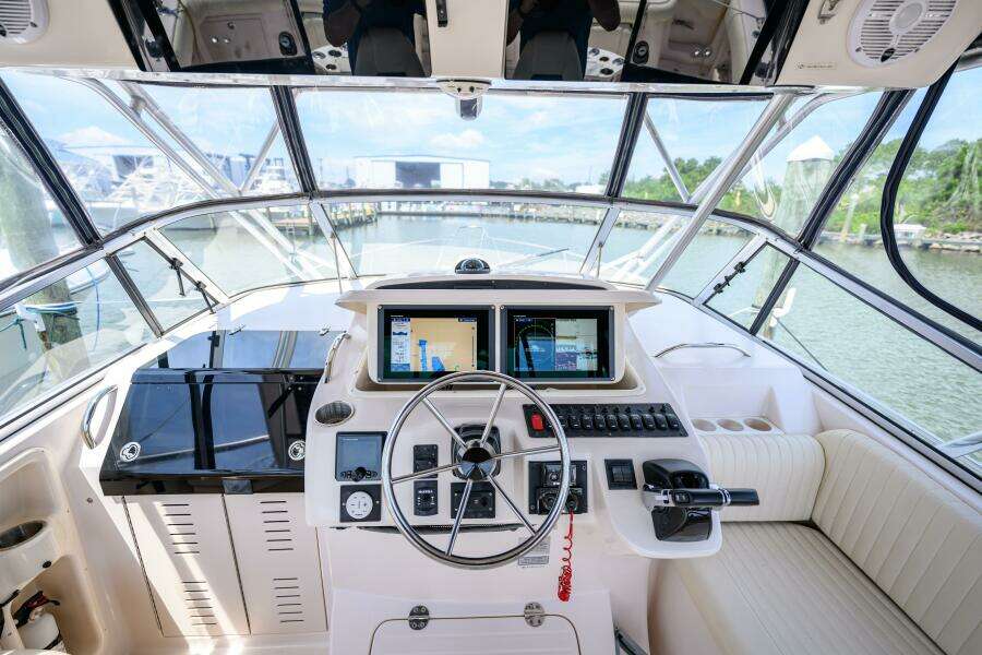 Sur Reel 33ft Grady White Yacht For Sale