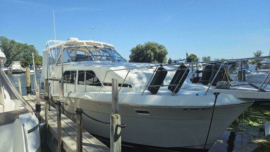 38ft Chris Craft Yacht For Sale