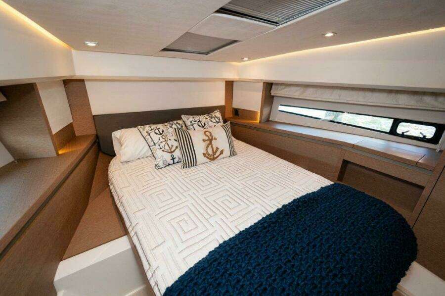2017 Prestige 460 Flybridge- 
