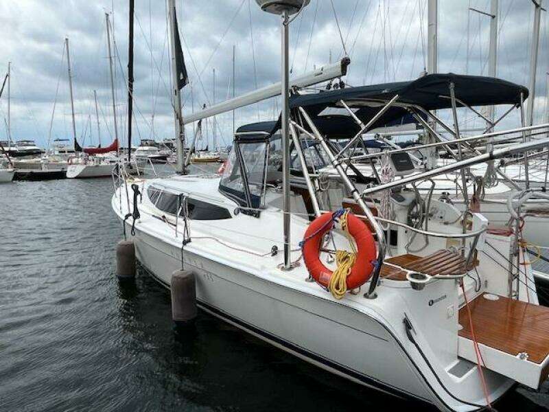 Pure Delight 33ft Hunter Yacht For Sale