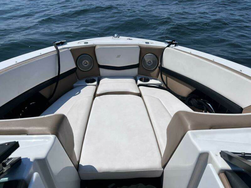 21ft Four Winns Yacht For Sale