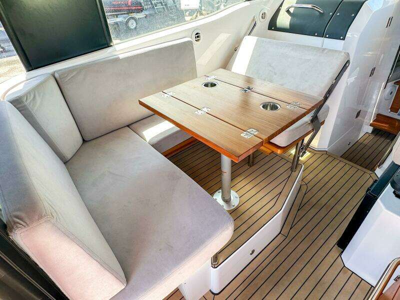 30ft XO Boats Yacht For Sale