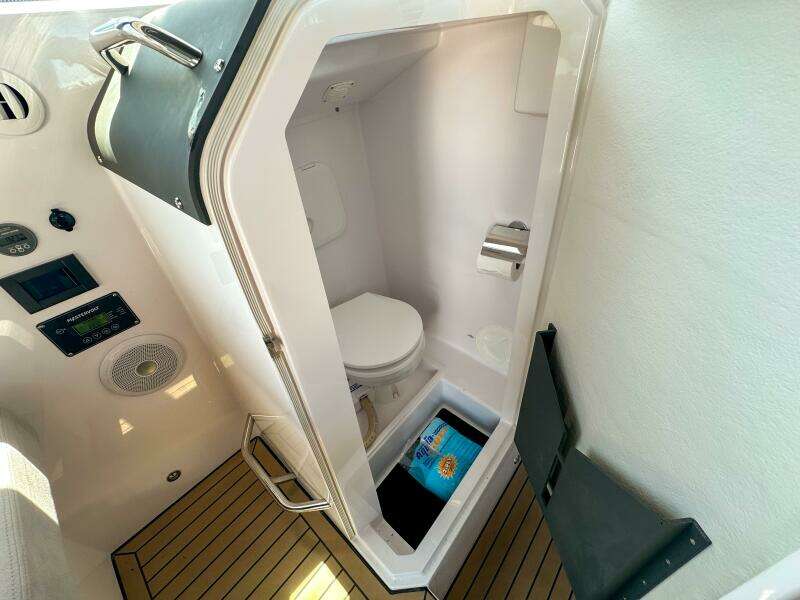 30ft XO Boats Yacht For Sale