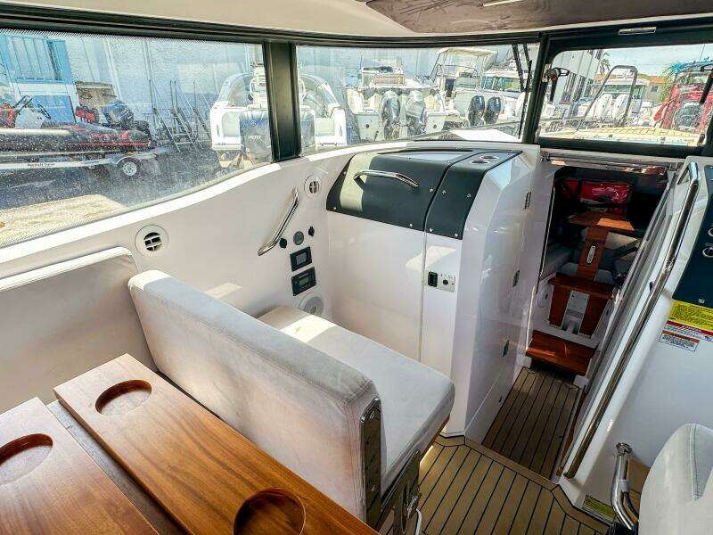 30ft XO Boats Yacht For Sale