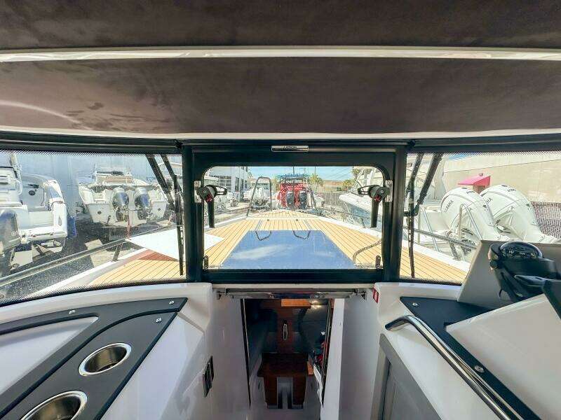 30ft XO Boats Yacht For Sale