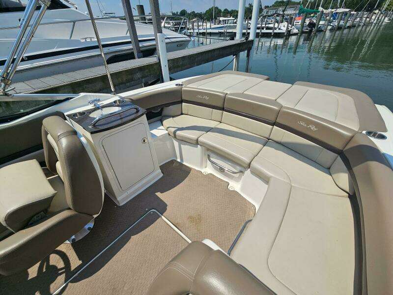 25ft Sea Ray Yacht For Sale