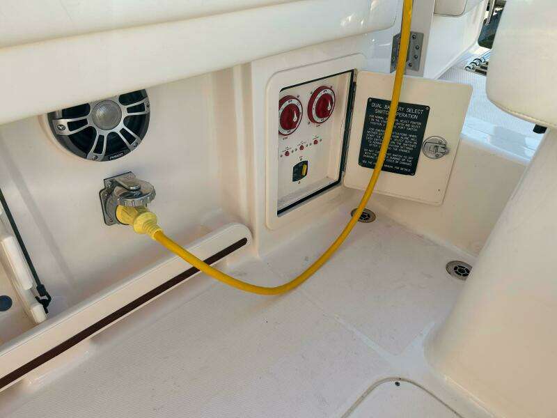 27ft Grady White Yacht For Sale