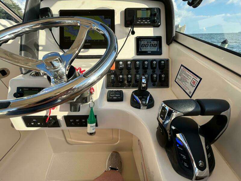27ft Grady White Yacht For Sale
