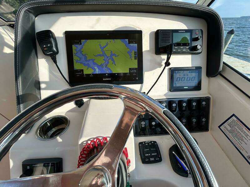 27ft Grady White Yacht For Sale