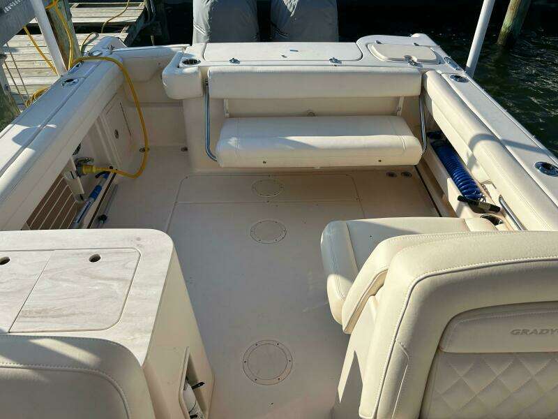 27ft Grady White Yacht For Sale
