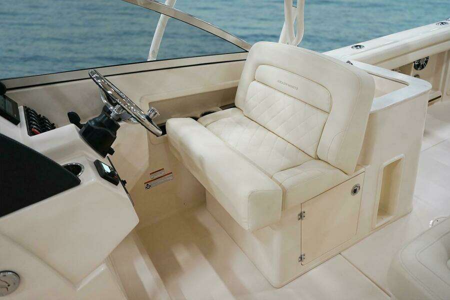 27ft Grady White Yacht For Sale