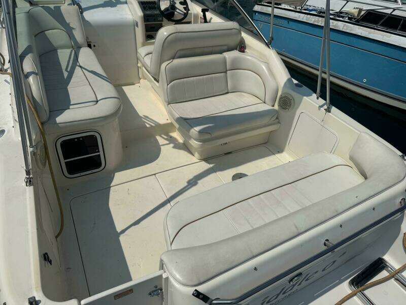27ft Sea Ray Yacht For Sale