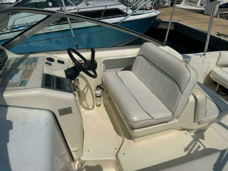 27ft Sea Ray Yacht For Sale