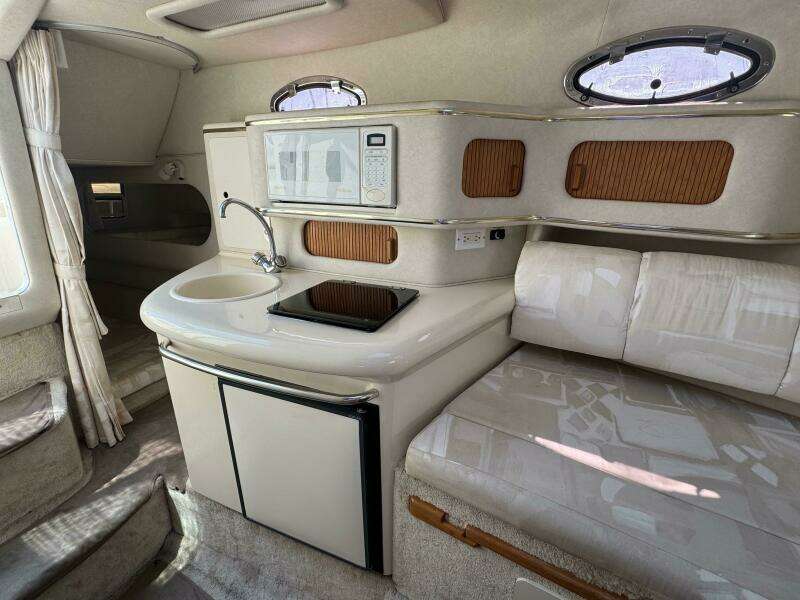 27ft Sea Ray Yacht For Sale
