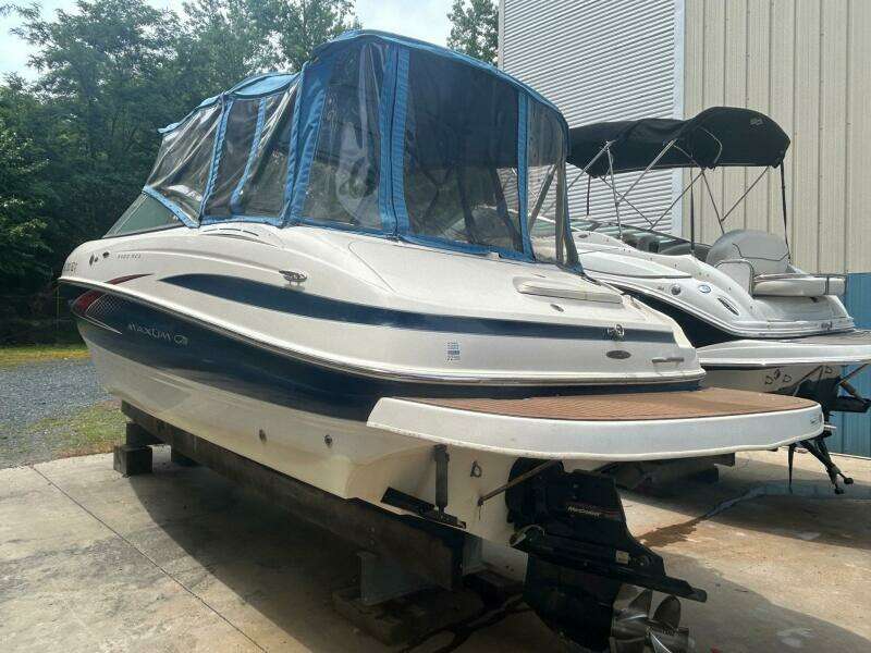 24ft Maxum Yacht For Sale