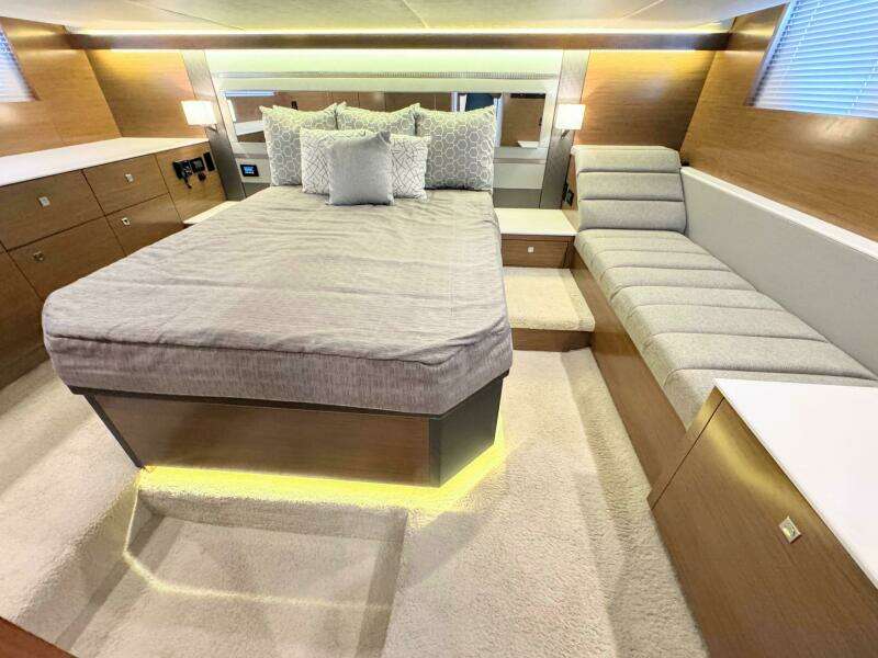 46ft Cruisers Yachts Yacht For Sale