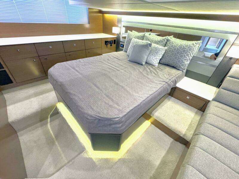 46ft Cruisers Yachts Yacht For Sale