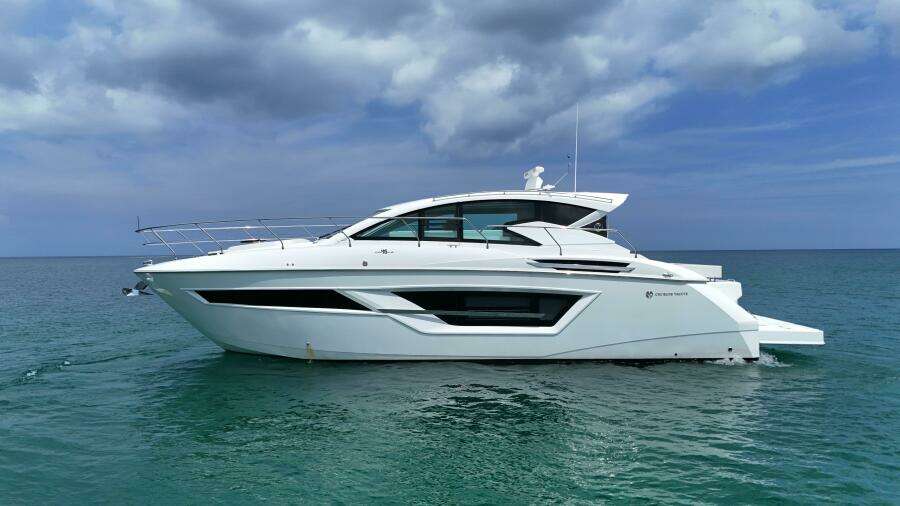 46ft Cruisers Yachts Yacht For Sale