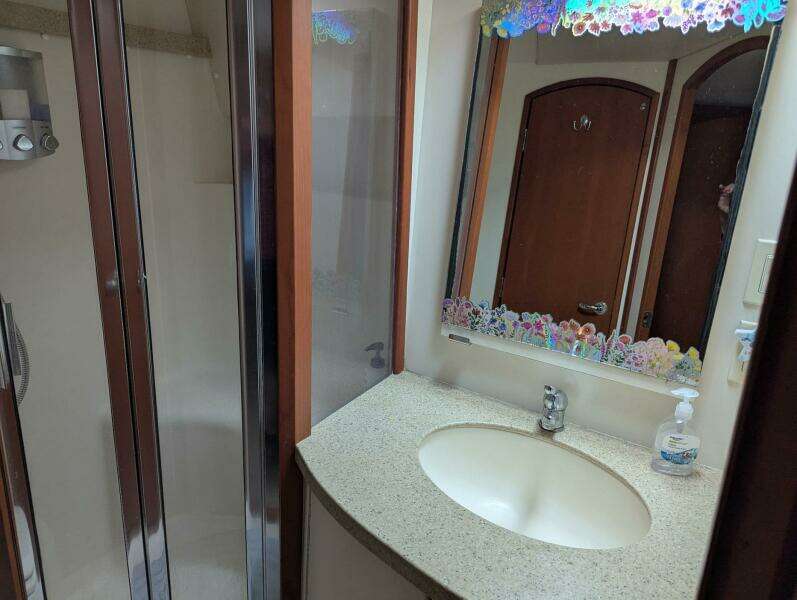 36ft Luhrs Yacht For Sale