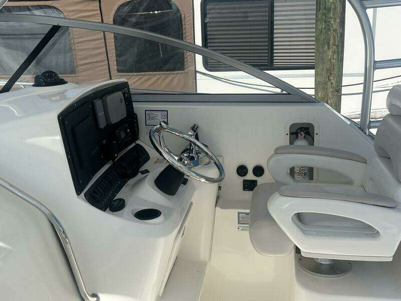 32ft Boston Whaler Yacht For Sale