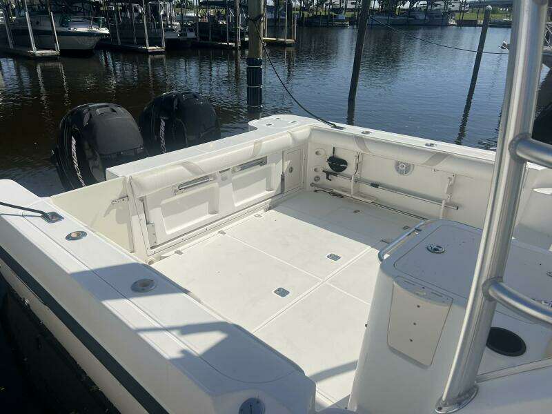 32ft Boston Whaler Yacht For Sale