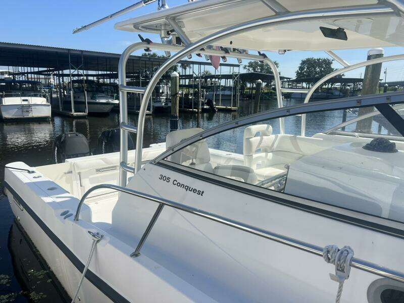 32ft Boston Whaler Yacht For Sale