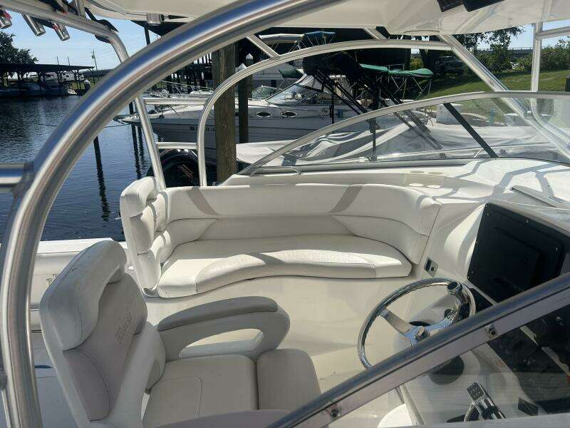 32ft Boston Whaler Yacht For Sale
