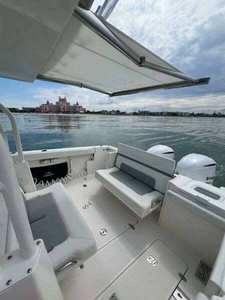 32ft Pursuit Yacht For Sale