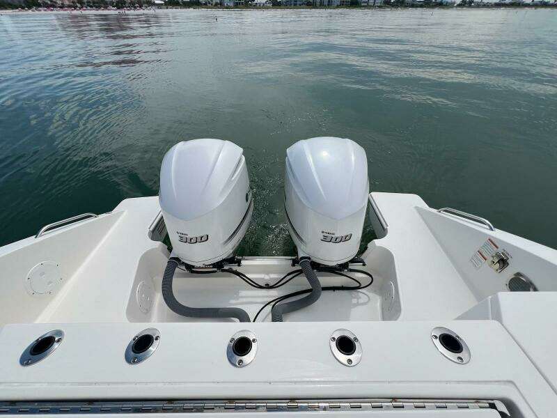 32ft Pursuit Yacht For Sale