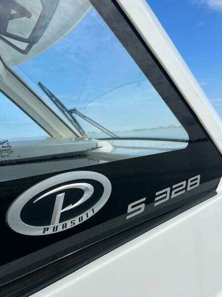 32ft Pursuit Yacht For Sale