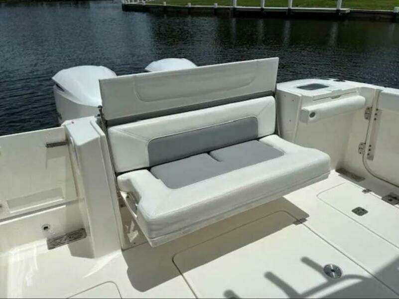 32ft Pursuit Yacht For Sale