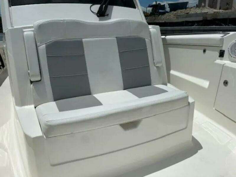32ft Pursuit Yacht For Sale