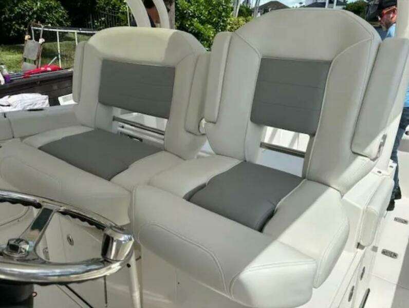 32ft Pursuit Yacht For Sale