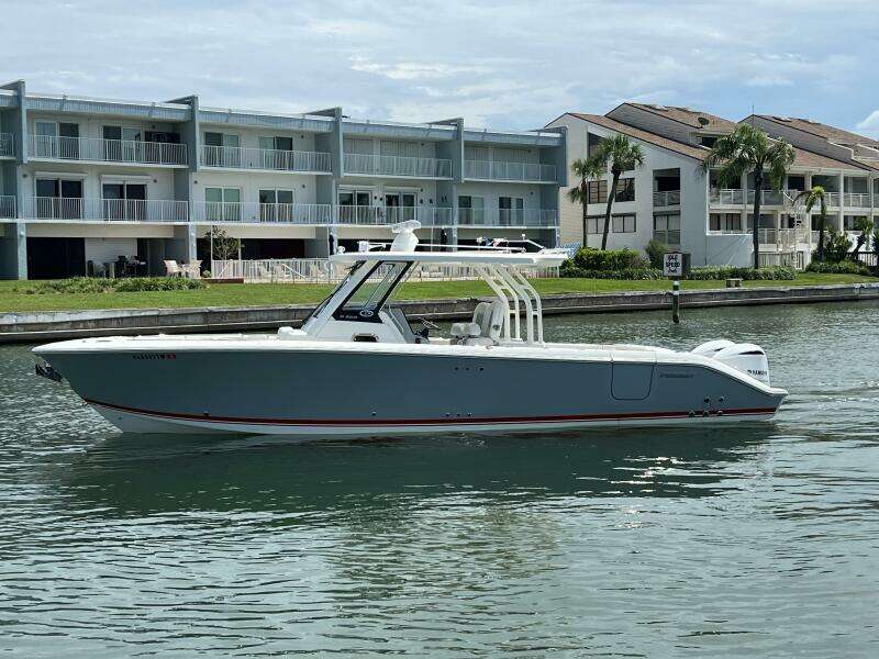 32ft Pursuit Yacht For Sale