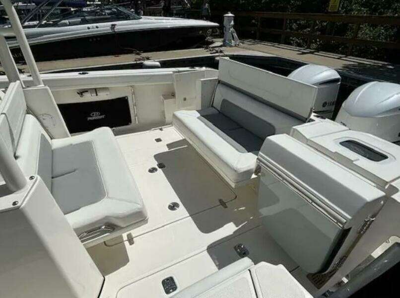 32ft Pursuit Yacht For Sale