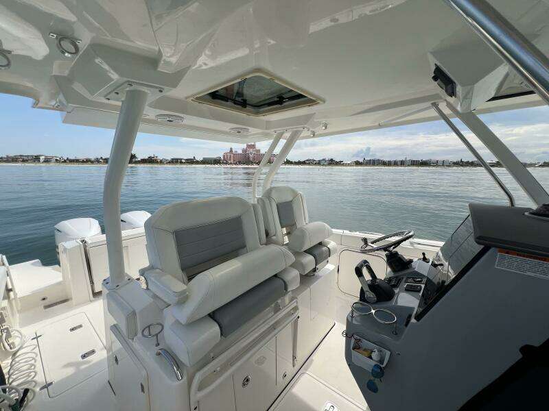 32ft Pursuit Yacht For Sale