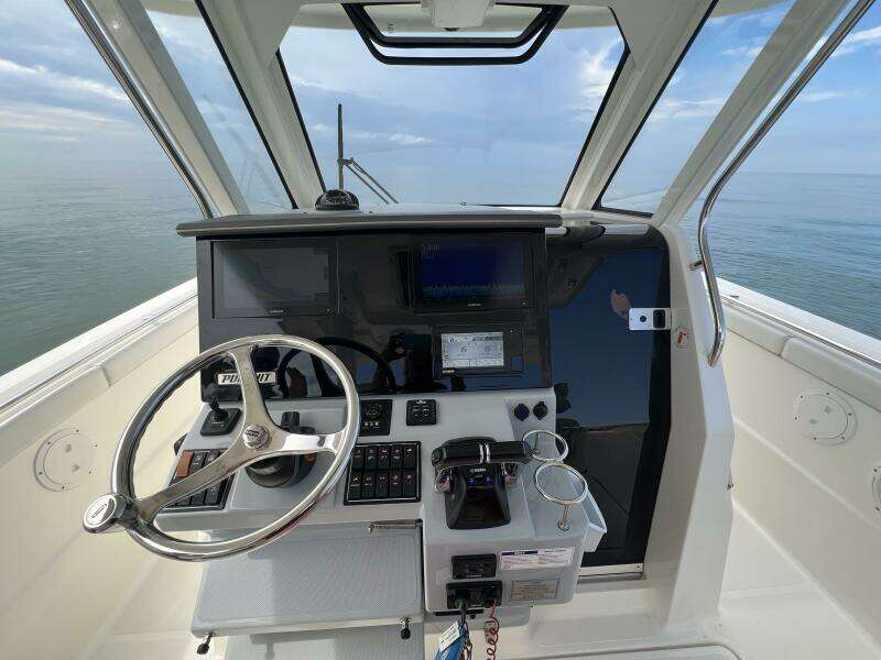 32ft Pursuit Yacht For Sale