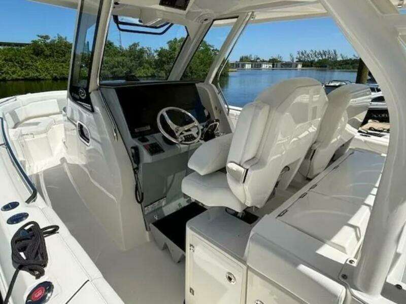 32ft Pursuit Yacht For Sale