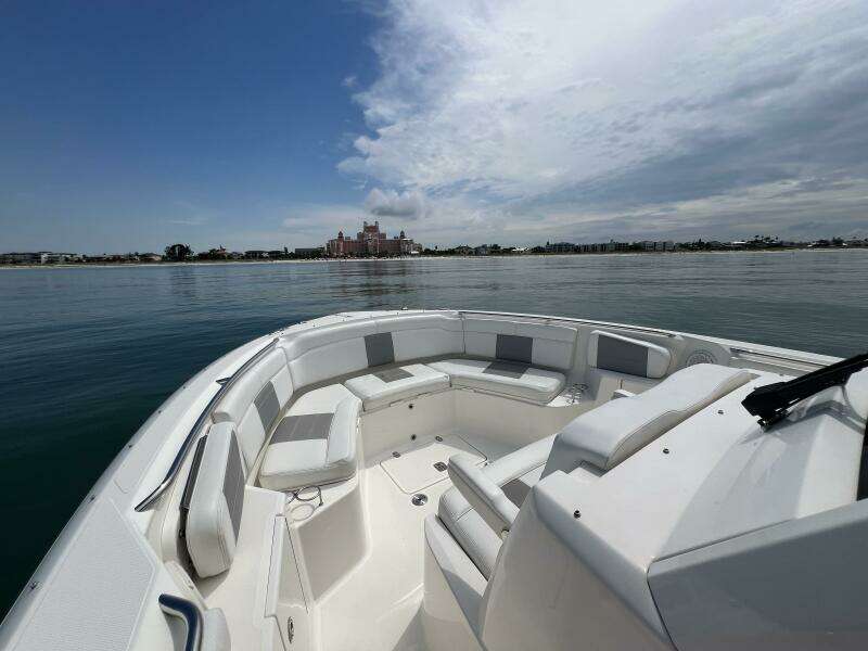32ft Pursuit Yacht For Sale