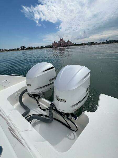 32ft Pursuit Yacht For Sale
