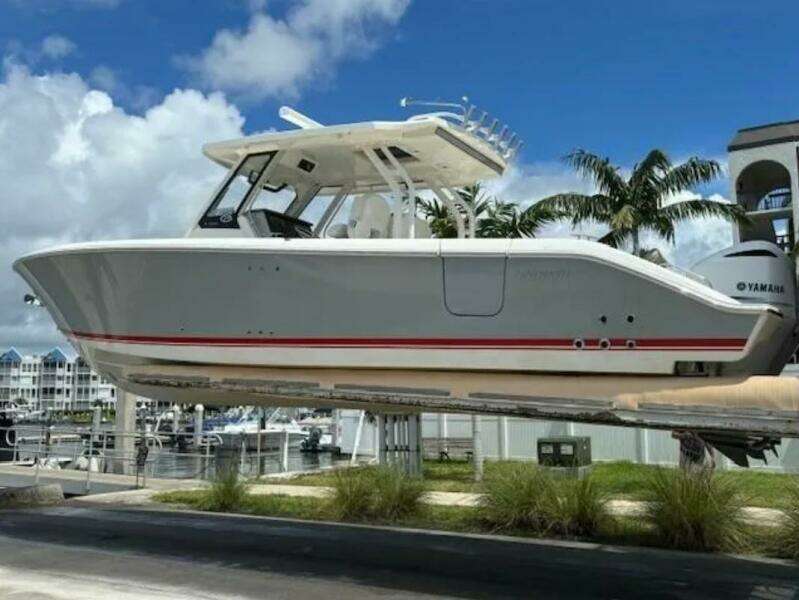 32ft Pursuit Yacht For Sale