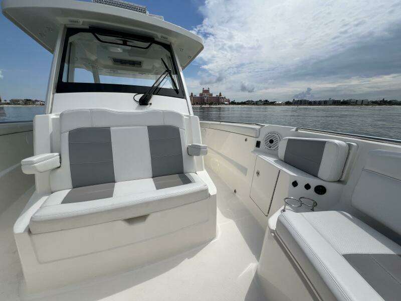 32ft Pursuit Yacht For Sale