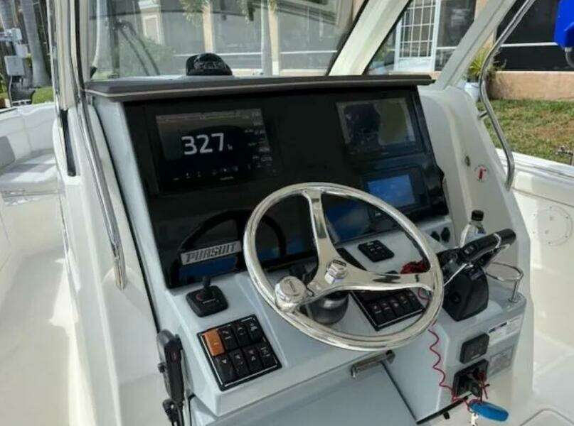 32ft Pursuit Yacht For Sale