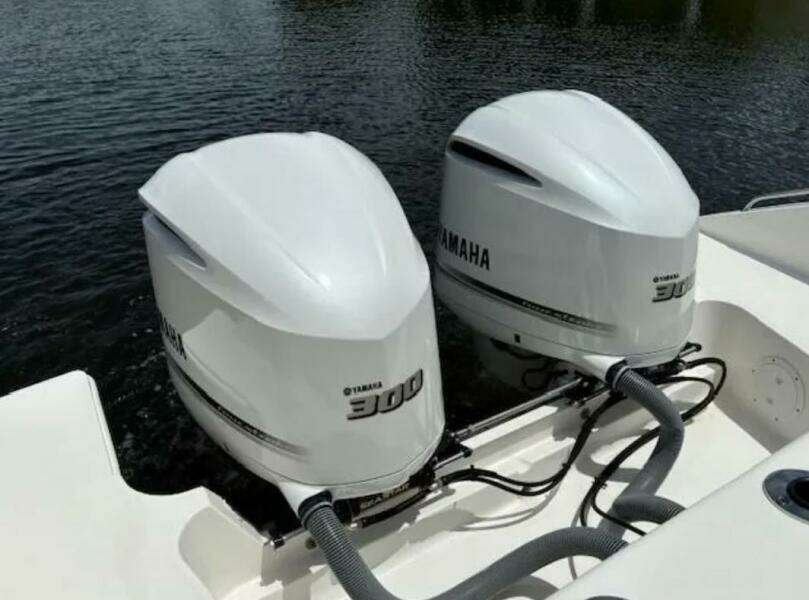 32ft Pursuit Yacht For Sale