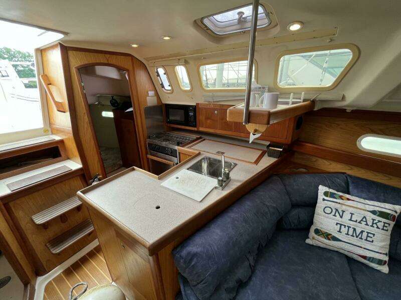 Chip Ahoy 34ft Hunter Yacht For Sale
