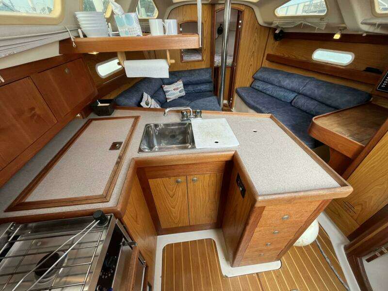 Chip Ahoy 34ft Hunter Yacht For Sale